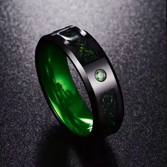 Ring w Black Dragon Pattern & Green Carbon Fiber Inlay Stainless Steel Size 8 - Picture 4 of 6